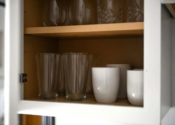 Hostwise - The Butler - Prime 1br Butler St Apt, Across From Umami Apartment