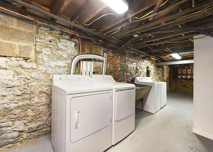 Hostwise - The Butler - Prime 1br Butler St Apt, Across From Umami *